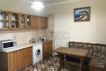 Фото №1: 2-комнатная квартира 78 м², 1/16 эт. - Краснодар, мкр. Юбилейный, пр-кт Чекистов, 26/3