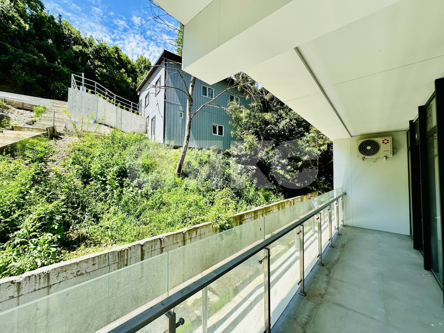 Фото №8: Апартаменты 57&nbsp;м², 3/8&nbsp;эт. - Сочи, Хостинский, мкр. Светлана, ул. Яна Фабрициуса, 33