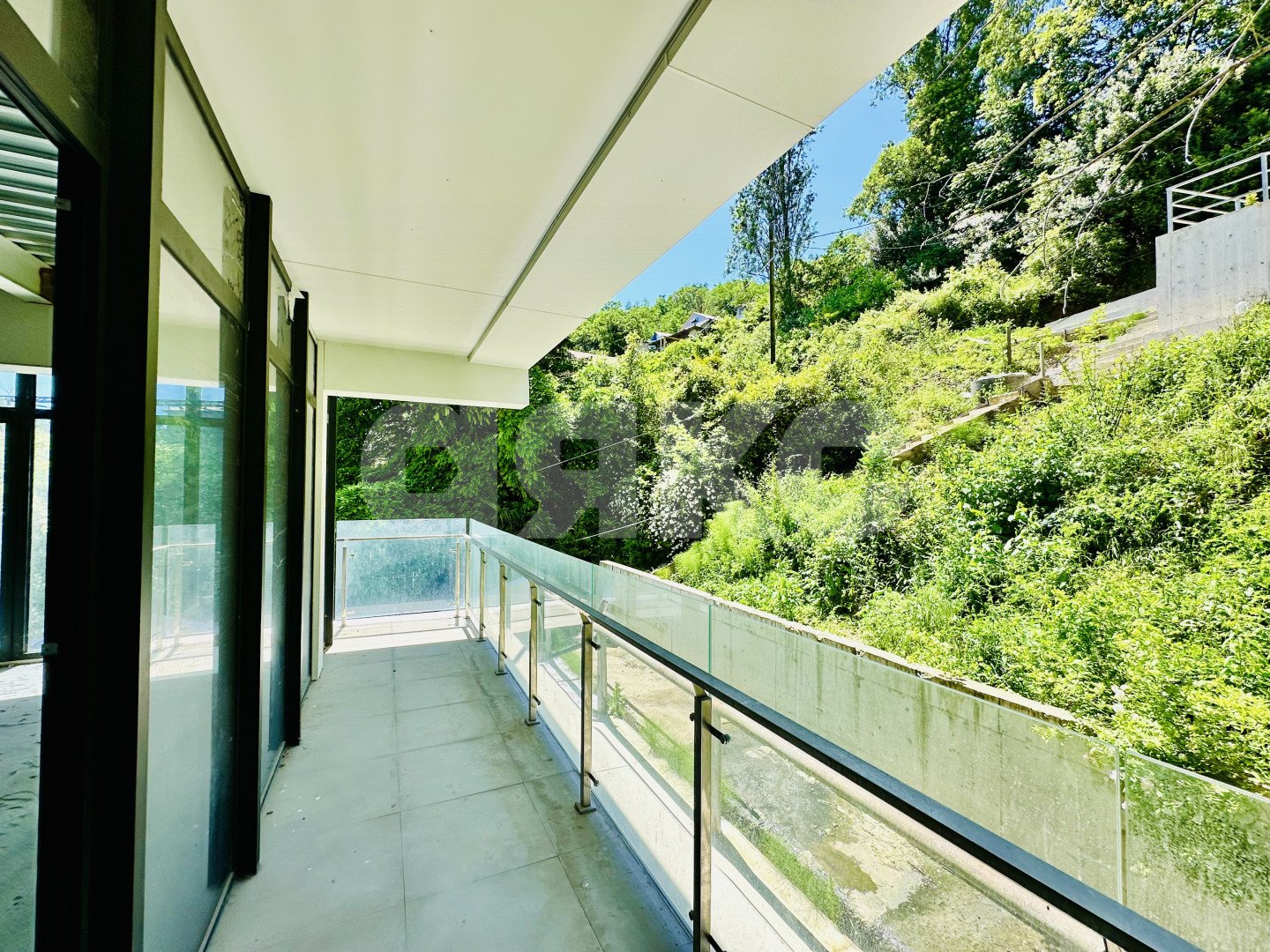 Фото №7: Апартаменты 57&nbsp;м², 3/8&nbsp;эт. - Сочи, Хостинский, мкр. Светлана, ул. Яна Фабрициуса, 33