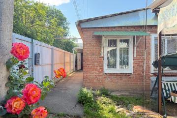 Фото №1: 2-комнатная квартира 30 м², 1/1 эт. - Краснодар, мкр. Дубинка, пр-д 1-й Стасова, 94