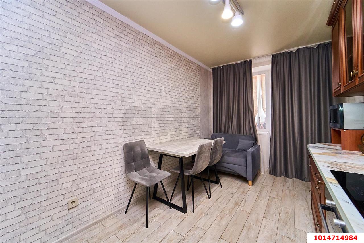 Фото №4: 2-комнатная квартира 70&nbsp;м², 4/6&nbsp;эт. - Краснодар, Прикубанский внутригородской округ, мкр. Музыкальный, ул. имени Ф.И. Шаляпина, 25