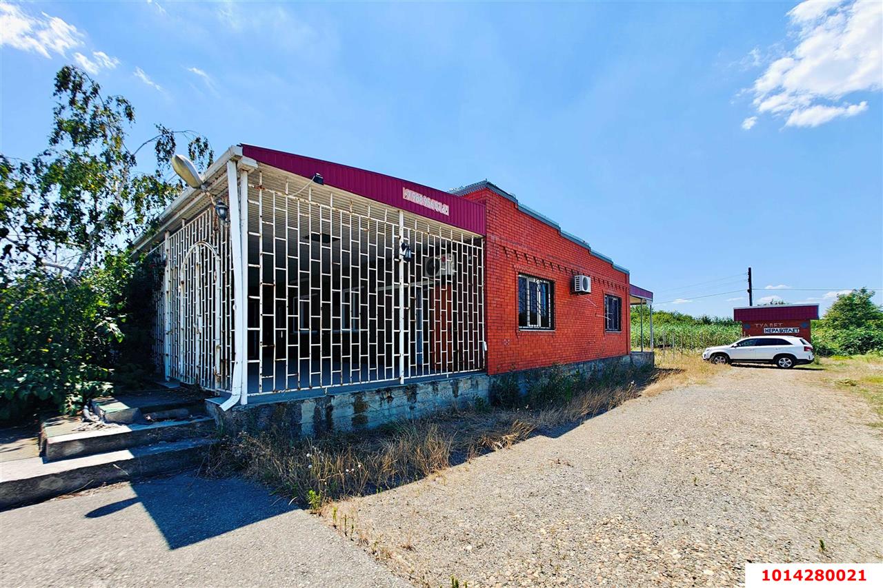 Фото №3: Отдельное здание 250&nbsp;м², 1/1&nbsp;эт. - Тлюстенхабль, ул. Джубгинское шоссе, 94