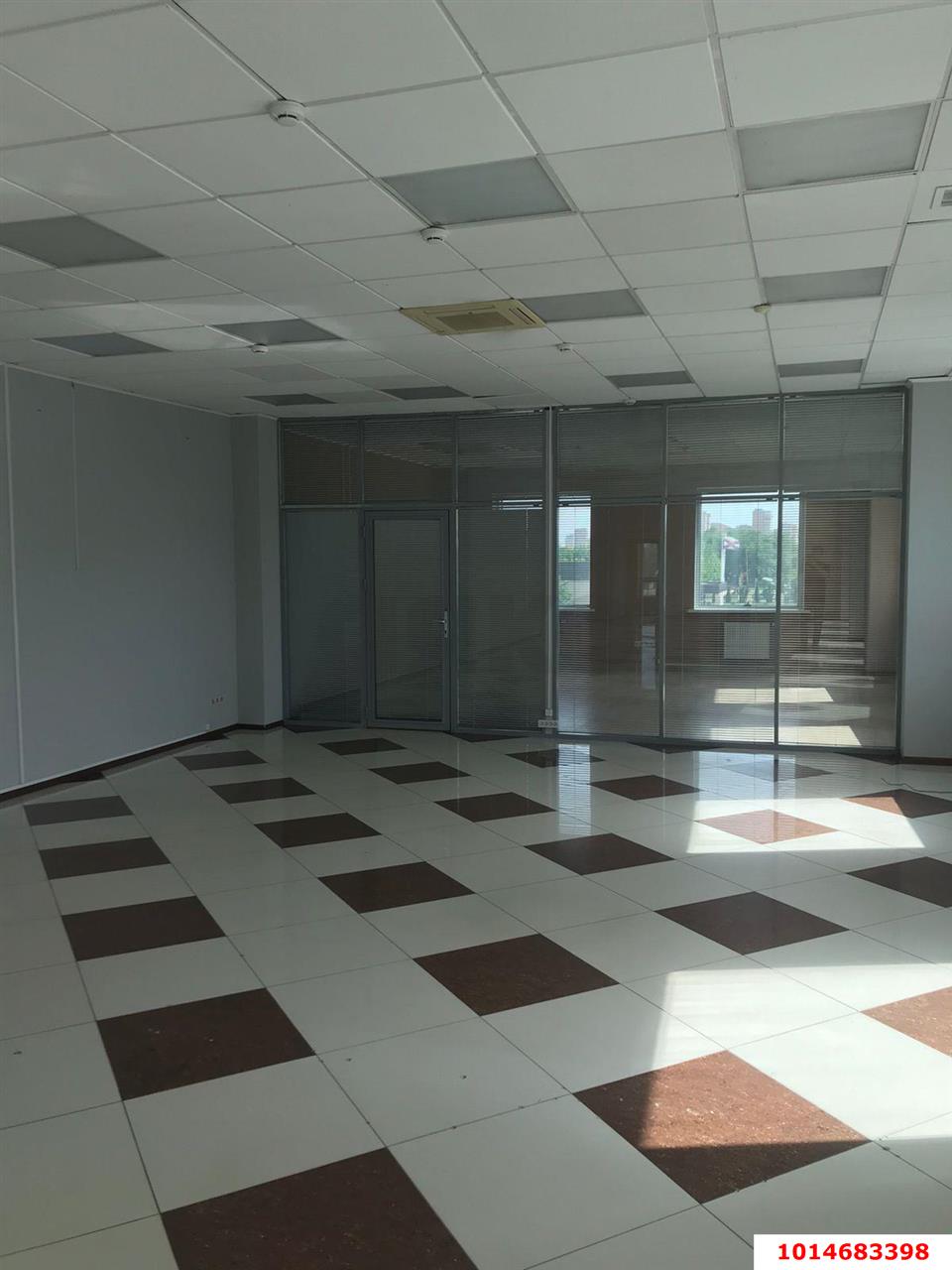 Фото №4: Торговое помещение 300&nbsp;м², 2/4&nbsp;эт. - Краснодар, Прикубанский внутригородской округ, мкр. 9-й километр, ул. имени Дзержинского, 80/1