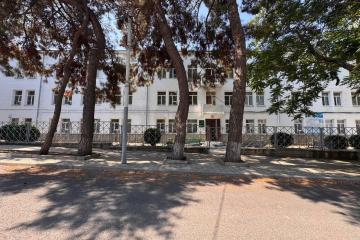 Фото №1: Отдельное здание 1176 м², 1/3 эт. - Анапа, ул. Ленина, 2