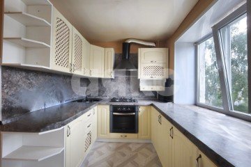 Фото №1: 4-комнатная квартира 63&nbsp;м², 4/5&nbsp;эт. - Советск, ул. Красноармейская, 3