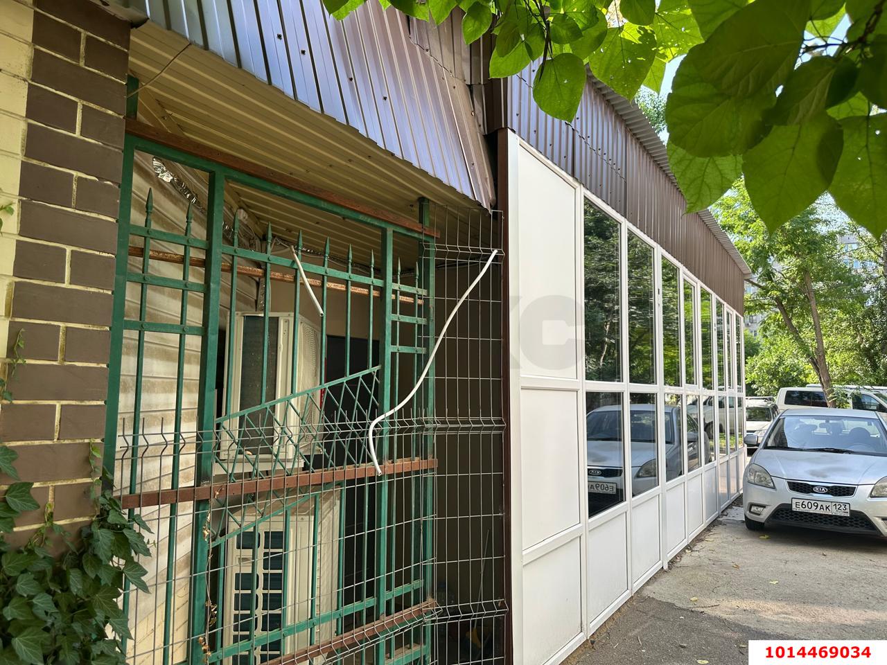Фото №2: Отдельное здание 140&nbsp;м², 1/1&nbsp;эт. - Краснодар, Западный внутригородской округ, мкр. Юбилейный, пр-кт Чекистов, 17Ж