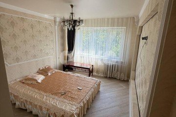 Фото №1: 3-комнатная квартира 70&nbsp;м², 4/5&nbsp;эт. - Майкоп, мкр. квартал Черёмушки, ул. Депутатская, 2