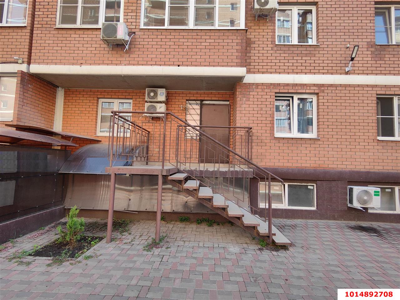 Фото №4: Торговое помещение 35&nbsp;м², 1/9&nbsp;эт. - Российский, мкр. Прикубанский внутригородской округ, ул. имени В.М. Комарова, 21Г