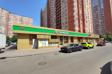 Фото №1: Торговое помещение 530&nbsp;м², 1&nbsp;эт. - Краснодар, мкр. 6-й квартал, ул. имени Героя Николая Шевелёва, 7