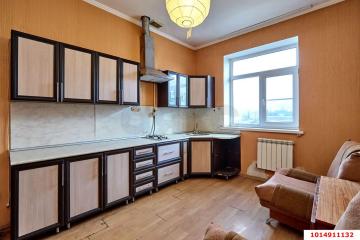 Фото №1: 3-комнатная квартира 86 м², 1/3 эт. - Краснодар, мкр. Северный, ул. Большевистская, 127