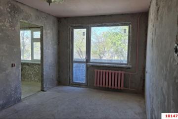 Фото №1: 3-комнатная квартира 47 м², 2/5 эт. - Краснодар, мкр. Славянский, ул. Красных Партизан, 159
