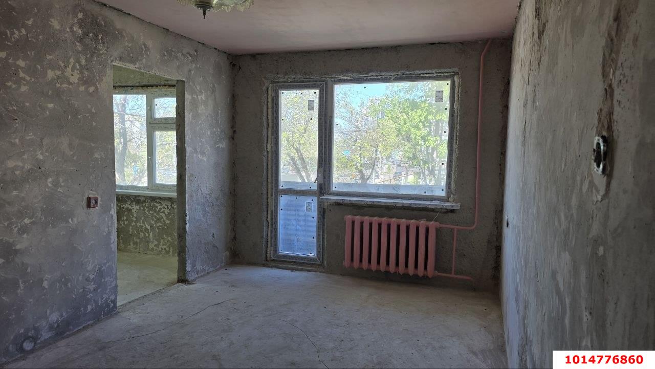 Фото №1: 3-комнатная квартира 50&nbsp;м², 2/5&nbsp;эт. - Краснодар, Прикубанский внутригородской округ, мкр. Славянский, ул. Красных Партизан, 159