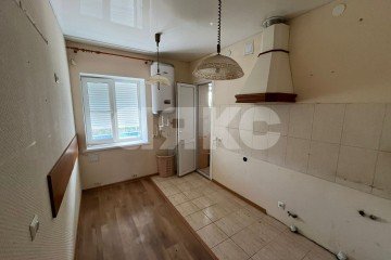 Фото №1: 3-комнатная квартира 70&nbsp;м², 2/2&nbsp;эт. - Сукко, ул. Советская, 81