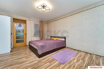 Фото №1: 3-комнатная квартира 76 м², 2/2 эт. - Краснодар, мкр. Центральный, пр-д 1-й Ломоносова, 1