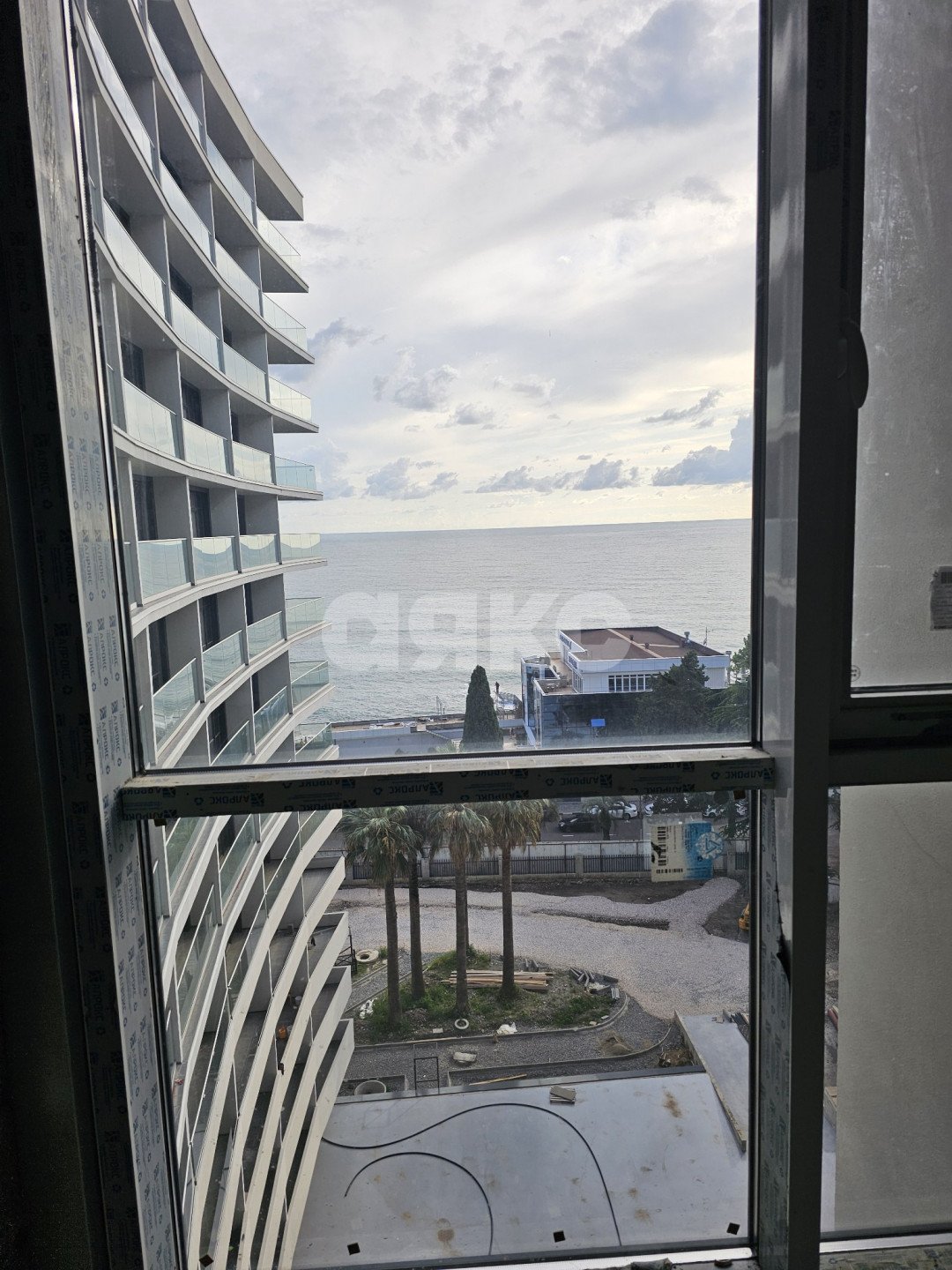 Фото №2: Апартаменты 40&nbsp;м², 10/14&nbsp;эт. - Сочи, Адлерский, Адлер, р. Центральный, ул. Просвещения, 32