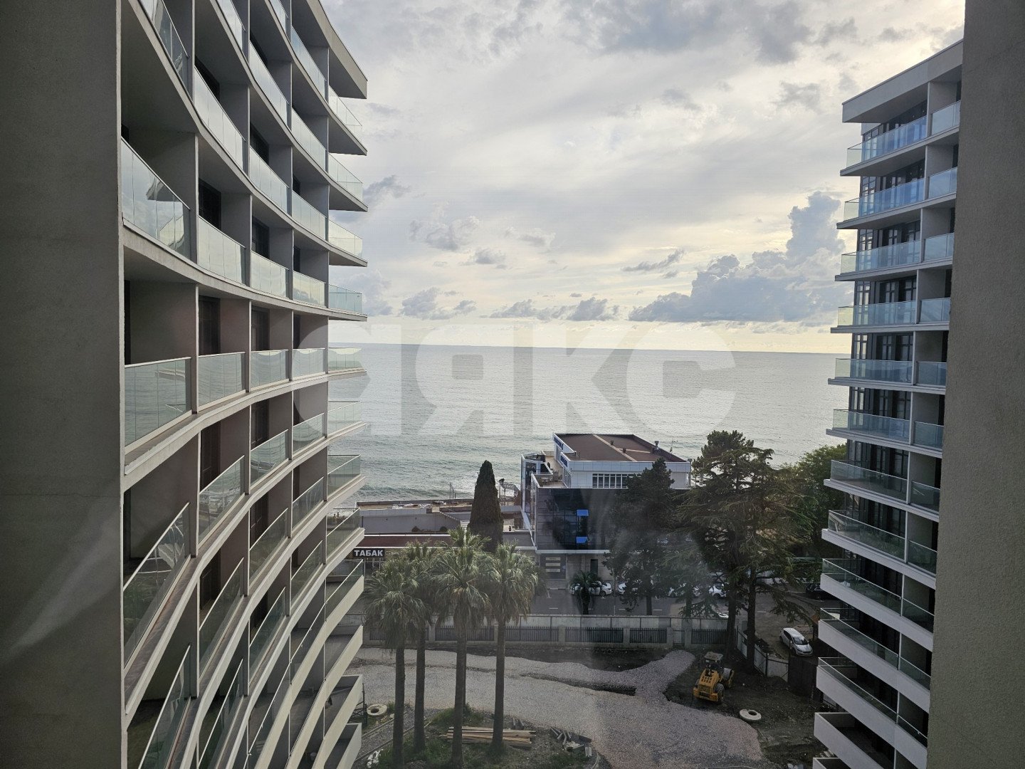 Фото №1: Апартаменты 40&nbsp;м², 10/14&nbsp;эт. - Сочи, Адлерский, Адлер, р. Центральный, ул. Просвещения, 32