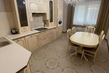 Фото №1: 2-комнатная квартира 93 м², 2/17 эт. - Краснодар, мкр. Юбилейный, пр-кт Чекистов, 26