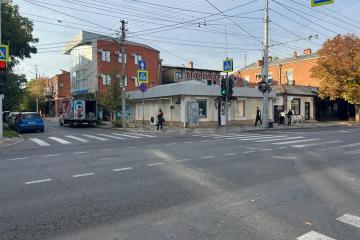 Фото №1: Торговое помещение 87&nbsp;м², 1/1&nbsp;эт. - Краснодар, мкр. Центральный, ул. Октябрьская, 109/4