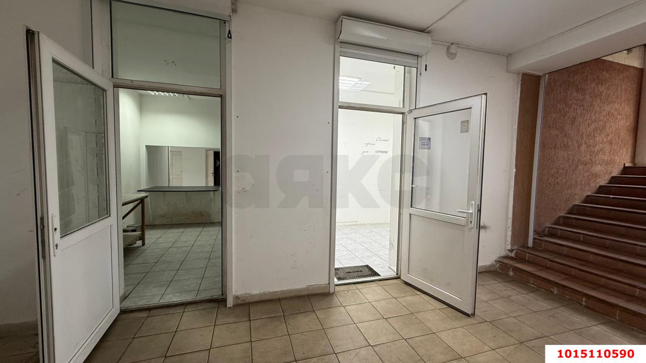 Фото №3: Торговое помещение 111&nbsp;м², 2&nbsp;эт. - Краснодар, Прикубанский внутригородской округ, мкр. Восточно-Кругликовский, ул. Героев-Разведчиков, 23/1
