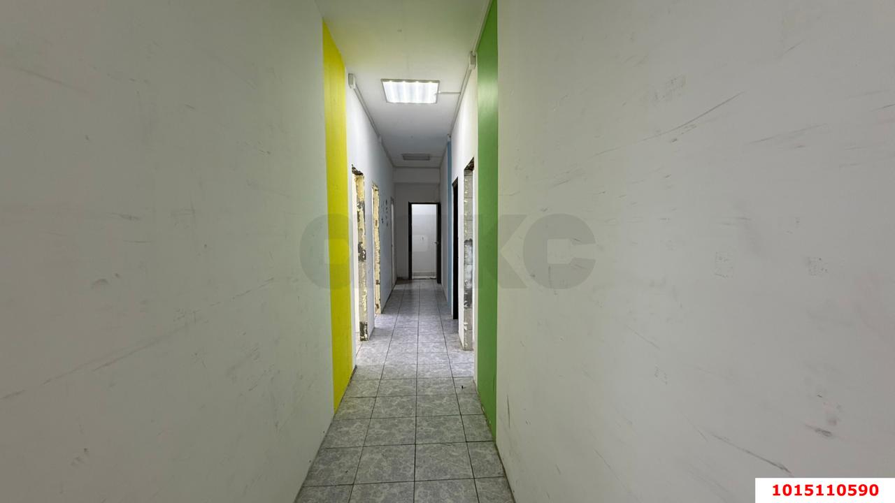 Фото №4: Торговое помещение 111&nbsp;м², 2&nbsp;эт. - Краснодар, Прикубанский внутригородской округ, мкр. Восточно-Кругликовский, ул. Героев-Разведчиков, 23/1