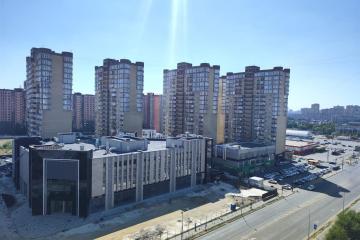 Фото №1: 2-комнатная квартира 57&nbsp;м², 12/18&nbsp;эт. - Краснодар, мкр. ЖК Возрождение, ул. имени 40-летия Победы, 133