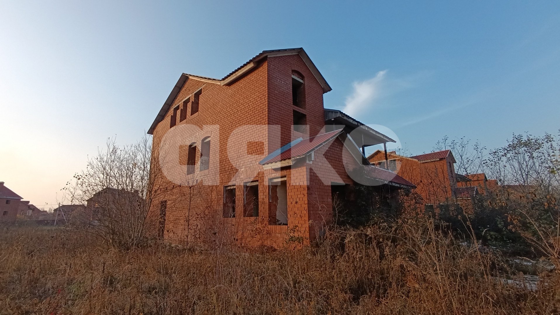 Фото №3: Дом 242&nbsp;м² + 7.3&nbsp;сот., 3&nbsp;эт. - Саратовская, 4-й, мкр. 13-й квартал, 5