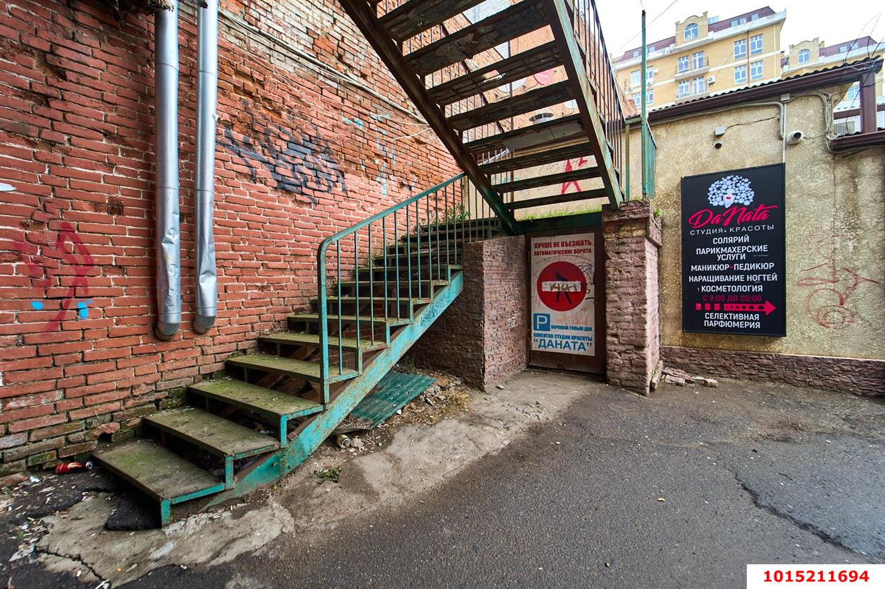 Фото №6: Комната 18&nbsp;м², 2/2&nbsp;эт. - Краснодар, Центральный внутригородской округ, мкр. Центральный, ул. Карасунская, 79