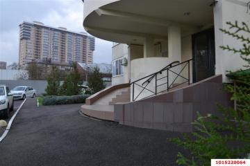 Фото №1: Торговое помещение 56&nbsp;м², -1/13&nbsp;эт. - Краснодар, мкр. Центральный, ул. Дмитриевская Дамба, 10