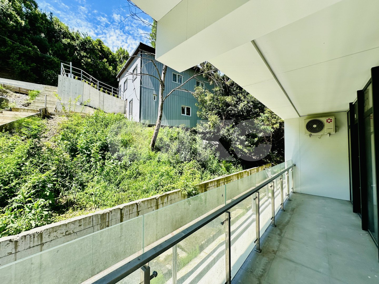 Фото №8: Апартаменты 57&nbsp;м², 3/8&nbsp;эт. - Сочи, Хостинский, мкр. Светлана, ул. Яна Фабрициуса, 33