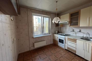Фото №1: 4-комнатная квартира 80&nbsp;м², 5/9&nbsp;эт. - Краснодар, мкр. Завод Измерительных Приборов, ул. имени 40-летия Победы, 43