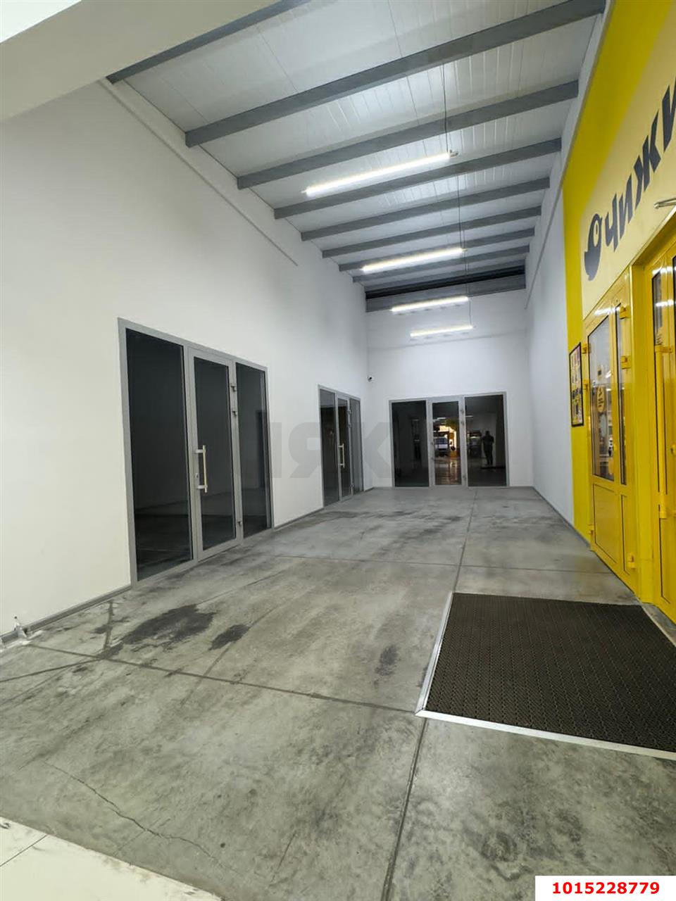 Фото №4: Торговое помещение 28&nbsp;м², 1/1&nbsp;эт. - Краснодар, Карасунский внутригородской округ, ж/м Пашковский, ул. Карасунская, 306