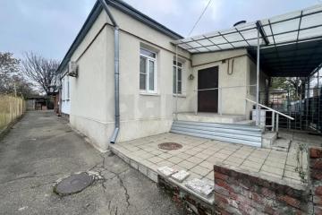 Фото №1: Дом 82&nbsp;м² + 3&nbsp;сот., 1&nbsp;эт. - Краснодар, мкр. Центральный, ул. имени Максима Горького, 79