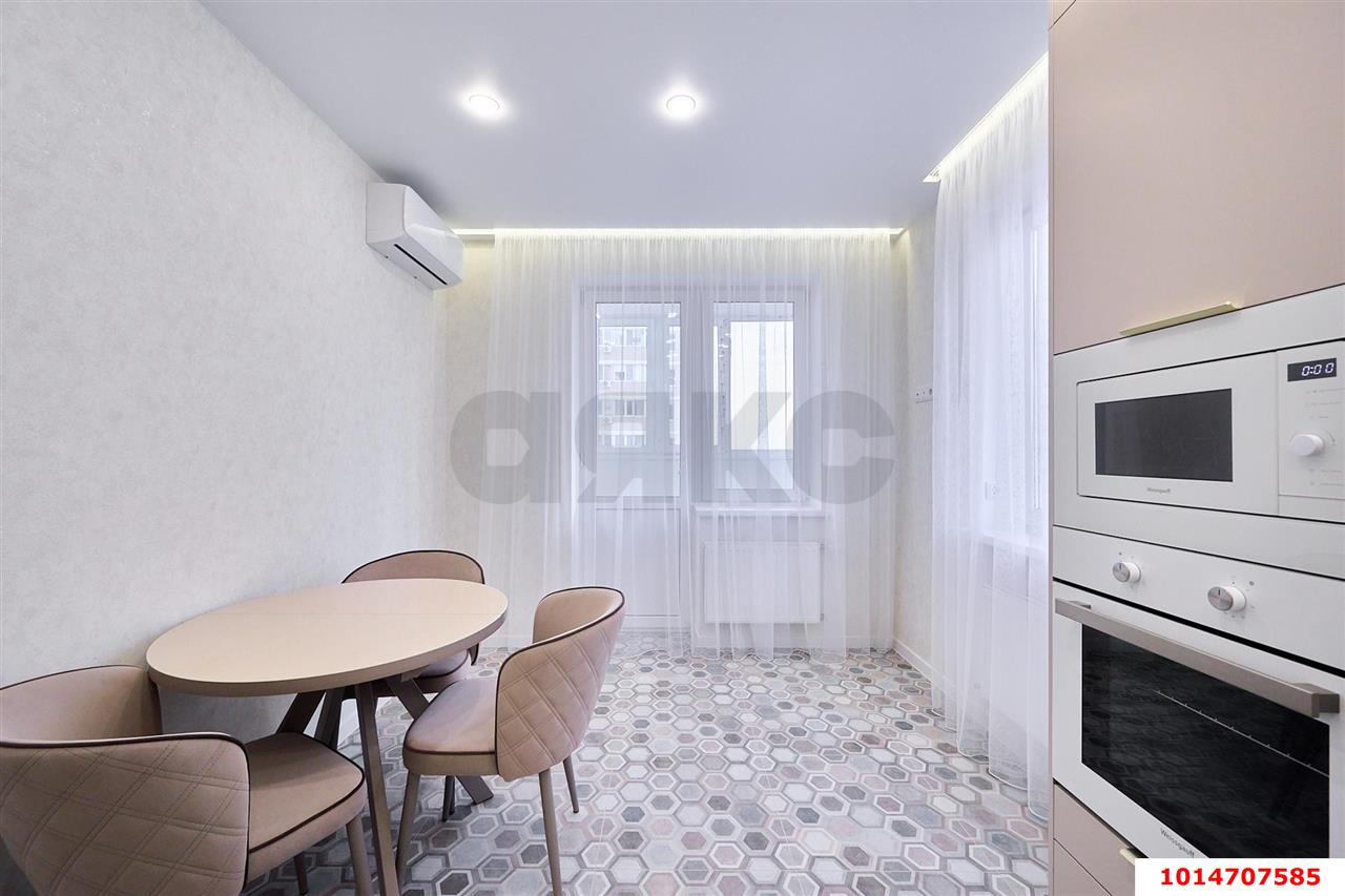 Фото №1: 2-комнатная квартира 63&nbsp;м², 7/13&nbsp;эт. - Краснодар, Прикубанский внутригородской округ, Славянский, мкр. Светлоград, ул. Красных Партизан, 1/4к7