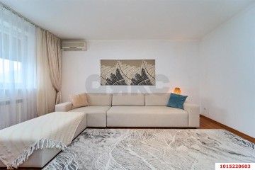 Фото №1: 1-комнатная квартира 35 м², 4/16 эт. - Краснодар, мкр. Юбилейный, ул. 70-летия Октября, 17