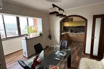 Фото №1: 3-комнатная квартира 67&nbsp;м², 9/10&nbsp;эт. - Краснодар, мкр. имени Маршала Жукова, ул. имени Дзержинского, 211