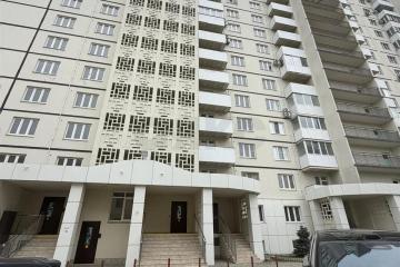 Фото №1: 2-комнатная квартира 61 м², 13/16 эт. - Краснодар, мкр. Центральный, ул. Севастопольская, 6/1