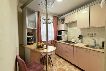 Фото №1: 2-комнатная квартира 43 м², 2/5 эт. - Краснодар, мкр. Славянский, ул. Красных Партизан, 159