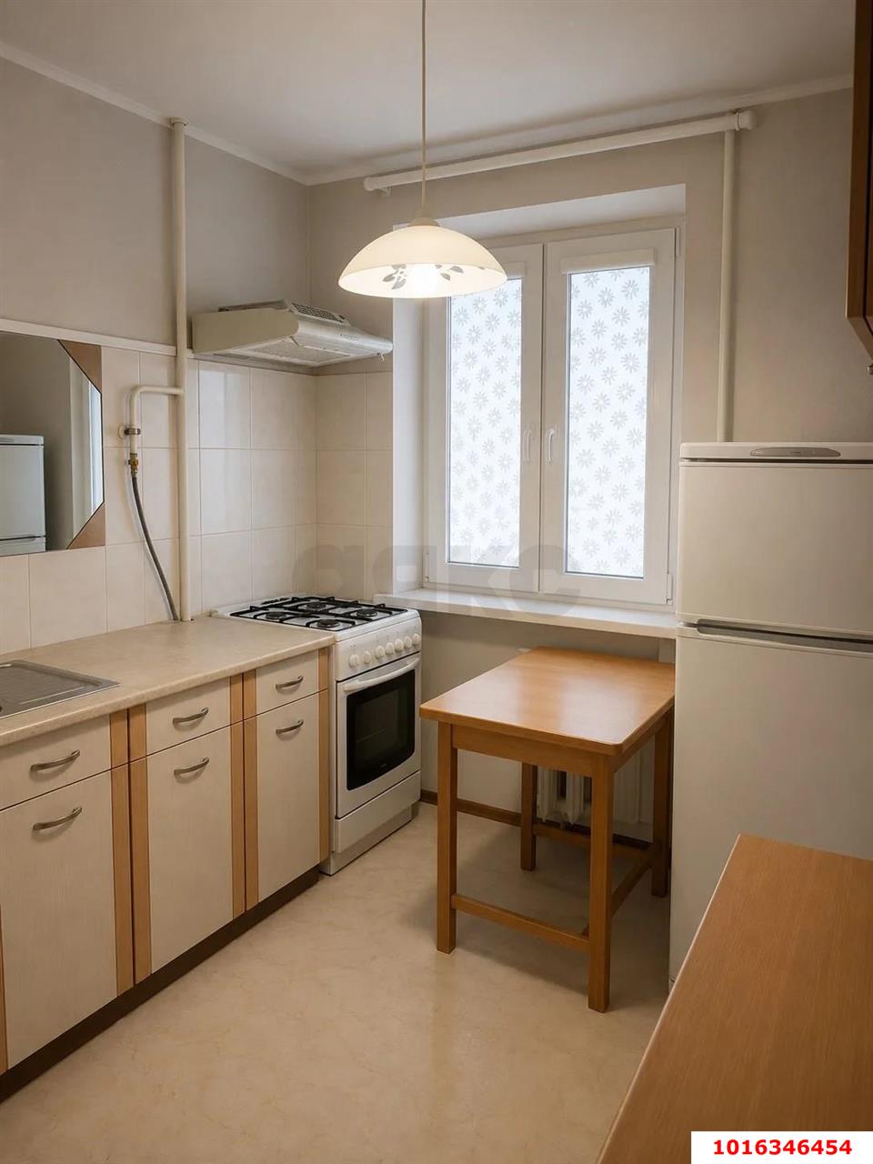 Фото №1: 2-комнатная квартира 48&nbsp;м², 4/5&nbsp;эт. - Краснодар, Центральный внутригородской округ, мкр. Центральный, ул. Коммунаров, 201
