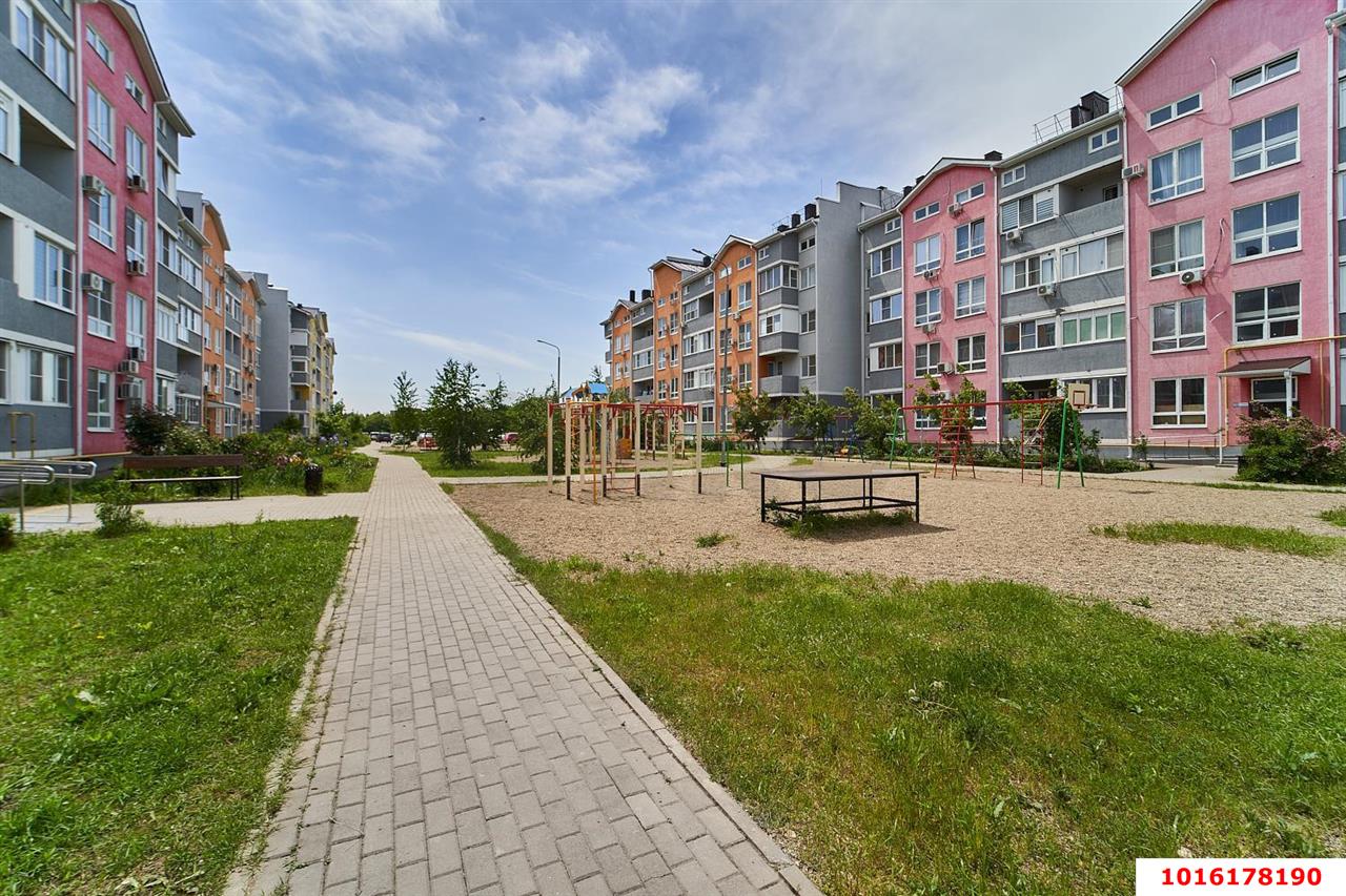 Фото №1: 2-комнатная квартира 42&nbsp;м², 4/4&nbsp;эт. - Краснодар, Прикубанский внутригородской округ, мкр. ЖК Дубровка, ул. Беговая, 56к2