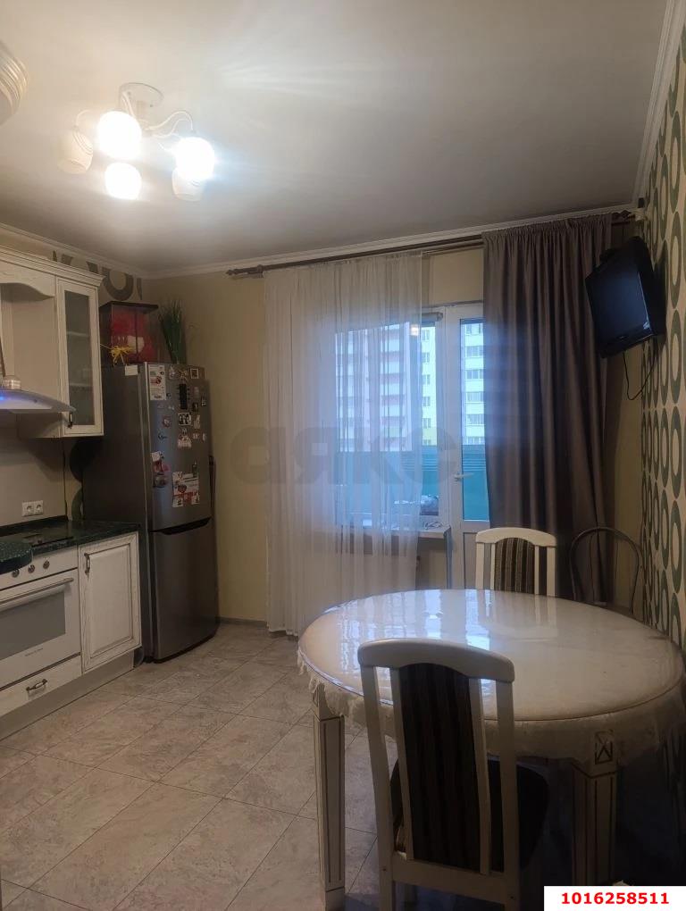 Фото №3: 2-комнатная квартира 70&nbsp;м², 10/18&nbsp;эт. - Краснодар, Карасунский внутригородской округ, ЖК Восток, ж/м Пашковский, ул. Лавочкина, 19