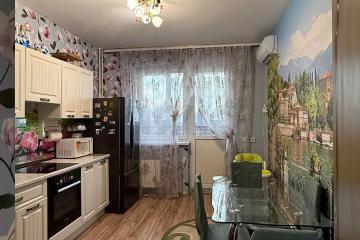 Фото №1: 2-комнатная квартира 58 м², 4/24 эт. - Краснодар, мкр. ЖК Бауинвест, ул. имени 40-летия Победы, 184к1