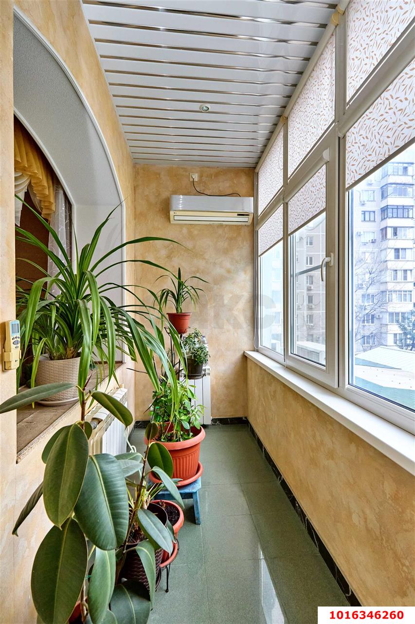 Фото №11: 2-комнатная квартира 75&nbsp;м², 3/4&nbsp;эт. - Краснодар, Западный внутригородской округ, мкр. Юбилейный, ул. 70-летия Октября, 26/1