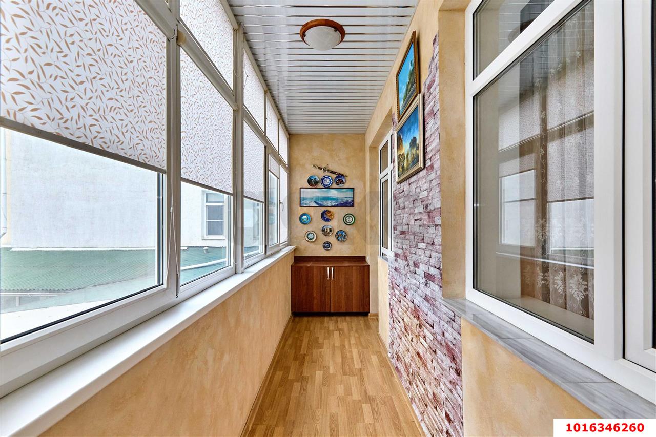 Фото №12: 2-комнатная квартира 75&nbsp;м², 3/4&nbsp;эт. - Краснодар, Западный внутригородской округ, мкр. Юбилейный, ул. 70-летия Октября, 26/1