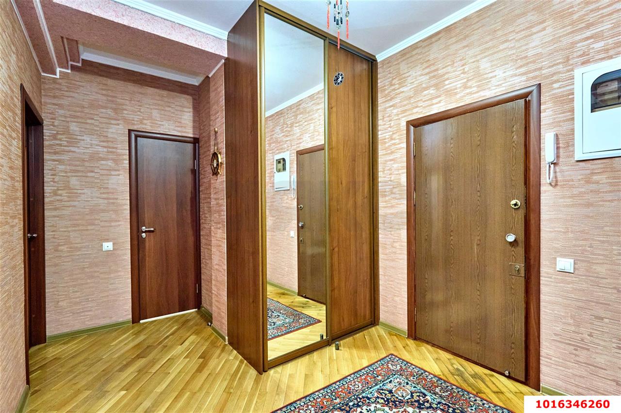Фото №19: 2-комнатная квартира 75&nbsp;м², 3/4&nbsp;эт. - Краснодар, Западный внутригородской округ, мкр. Юбилейный, ул. 70-летия Октября, 26/1