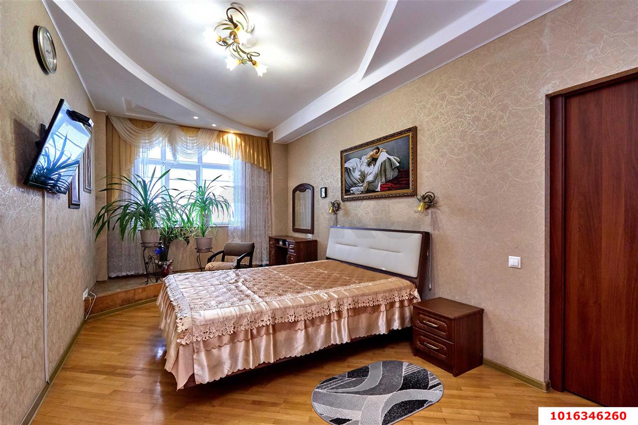 Фото №2: 2-комнатная квартира 75&nbsp;м², 3/4&nbsp;эт. - Краснодар, Западный внутригородской округ, мкр. Юбилейный, ул. 70-летия Октября, 26/1