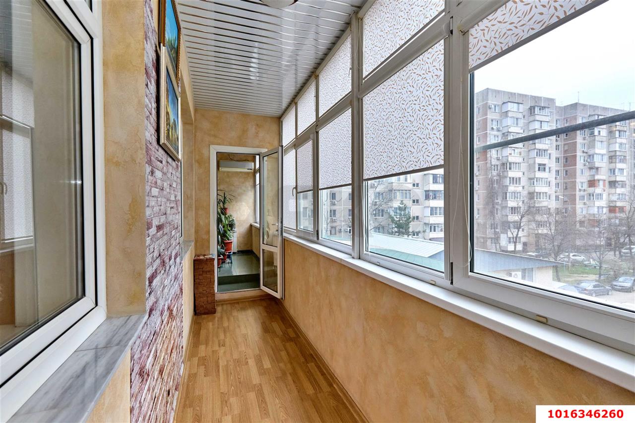 Фото №10: 2-комнатная квартира 75&nbsp;м², 3/4&nbsp;эт. - Краснодар, Западный внутригородской округ, мкр. Юбилейный, ул. 70-летия Октября, 26/1