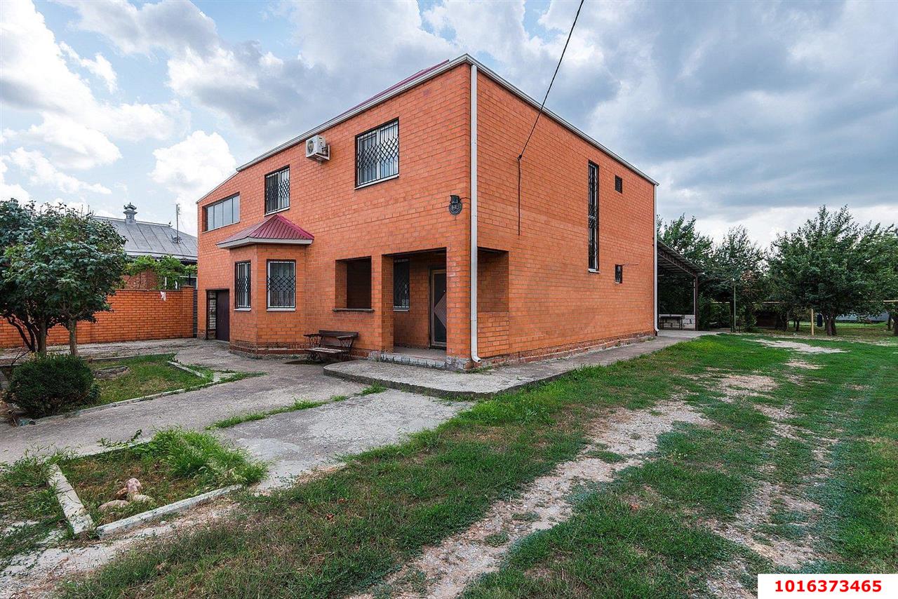Фото №2: Дом 371&nbsp;м² + 6&nbsp;сот., 2&nbsp;эт. - Краснодар, Прикубанский внутригородской округ, мкр. Северный, ул. Большевистская, 117А