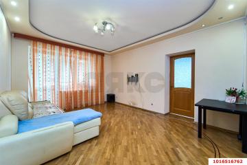 Фото №1: 2-комнатная квартира 69&nbsp;м², 1/8&nbsp;эт. - Краснодар, мкр. Восточно-Кругликовский, ул. Черкасская, 63