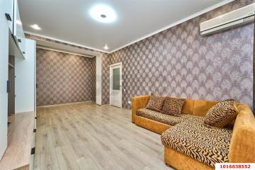 Фото №1: 2-комнатная квартира 54 м², 2/5 эт. - Краснодар, мкр. Центральный, ул. Орджоникидзе, 56