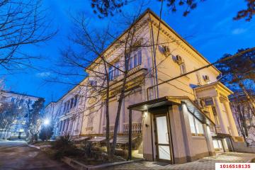Фото №1: Торговое помещение 120 м², 1/4 эт. - Краснодар, мкр. Центральный внутригородской округ, ул. Красная, 200